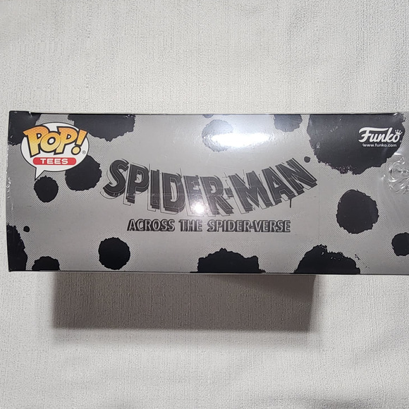 the spot medium shirt and glow in the dark funko figure - Picture 4 of 5